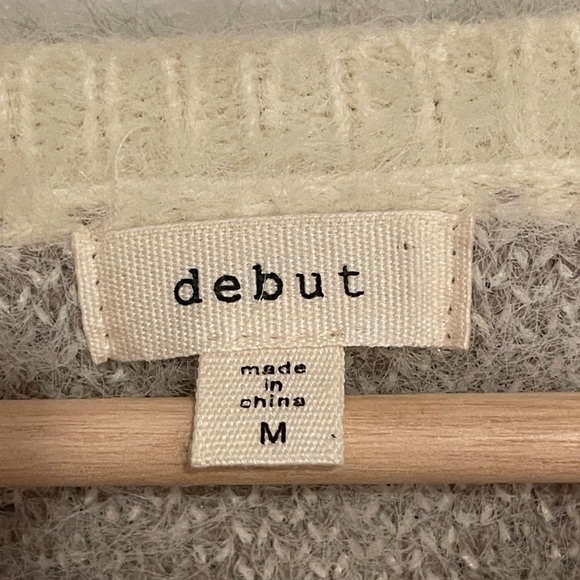 Debut - Oversized Fuzzy Bunny Sweater Size M - Picture 5 of 6